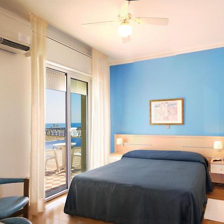 Hotel La Brezza Frontemare Jesolo Extérieur photo