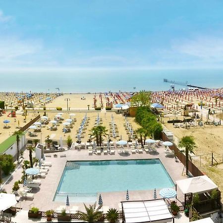 Hotel La Brezza Frontemare Jesolo Extérieur photo