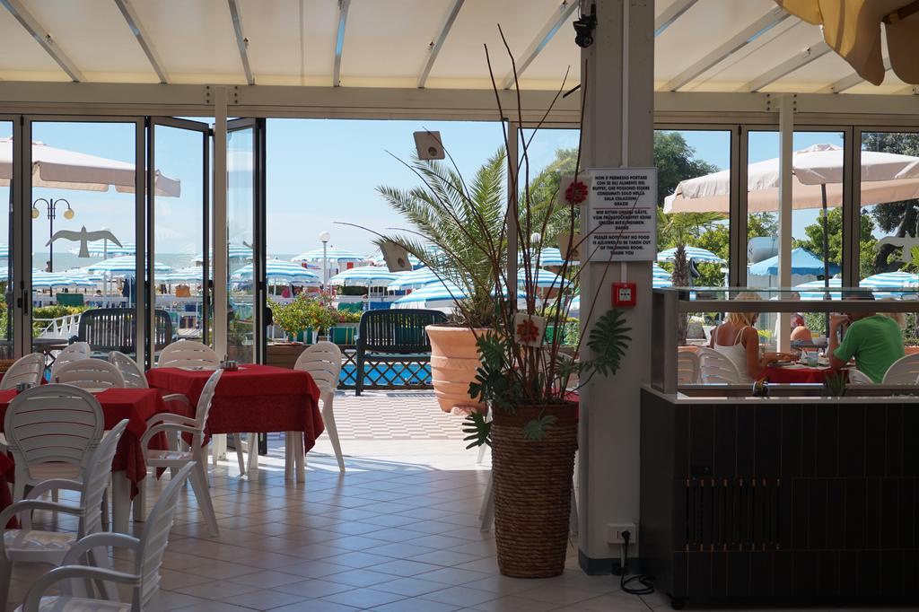 Hotel La Brezza Frontemare Jesolo Extérieur photo
