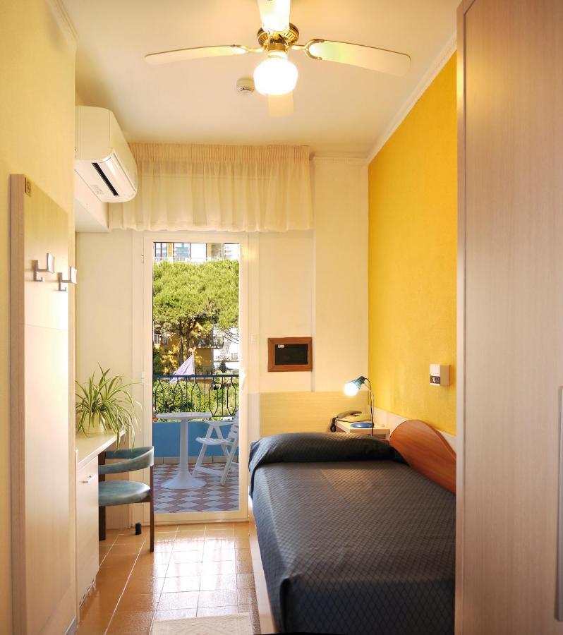 Hotel La Brezza Frontemare Jesolo Extérieur photo