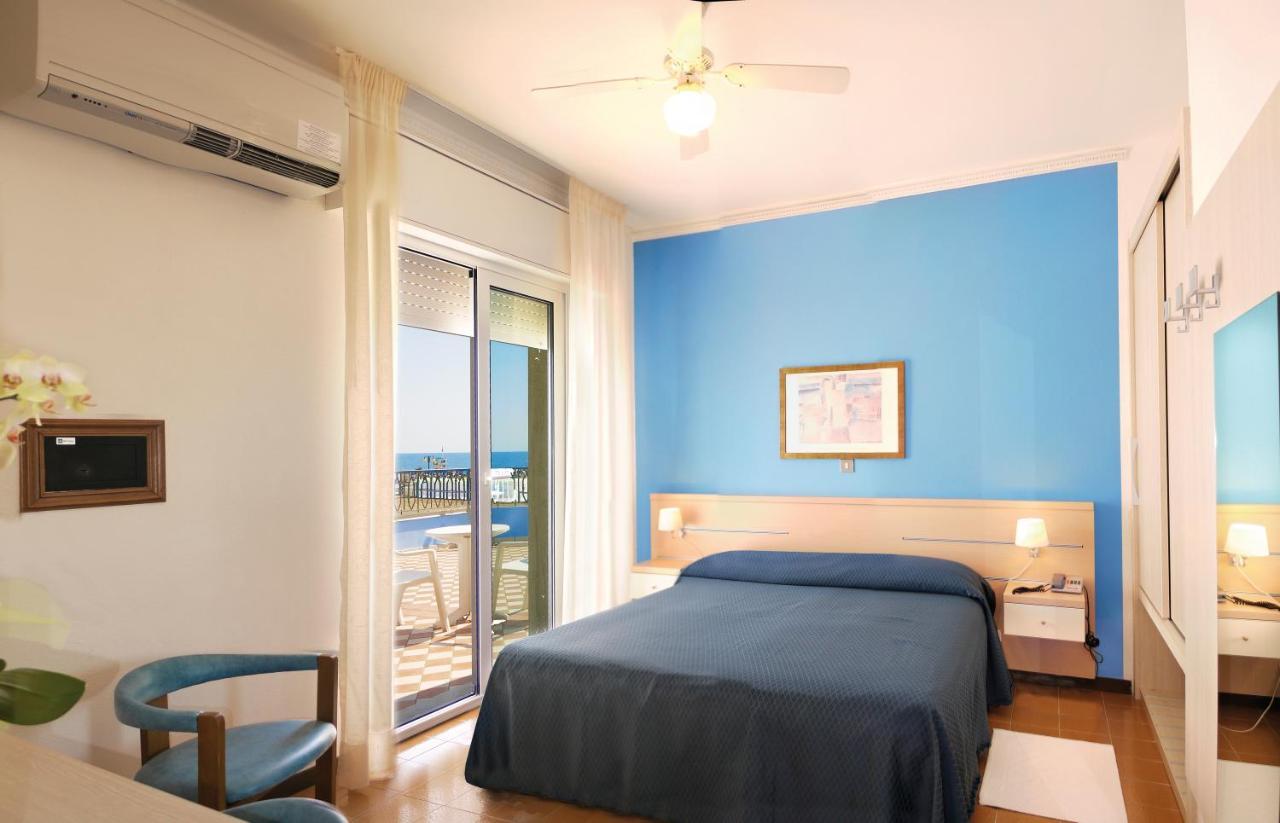 Hotel La Brezza Frontemare Jesolo Extérieur photo