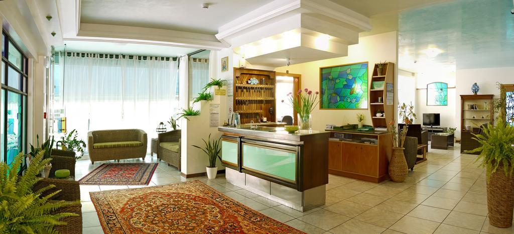 Hotel La Brezza Frontemare Jesolo Extérieur photo