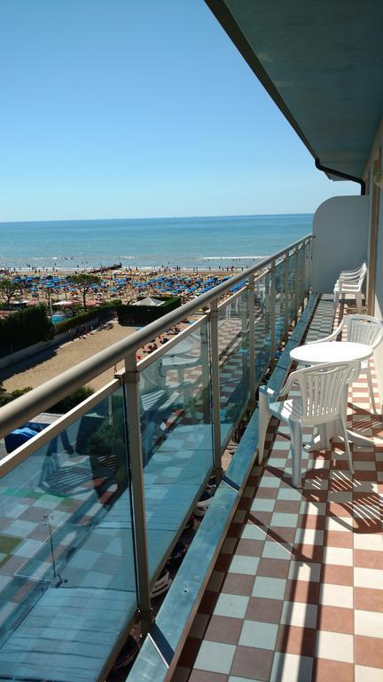 Hotel La Brezza Frontemare Jesolo Extérieur photo