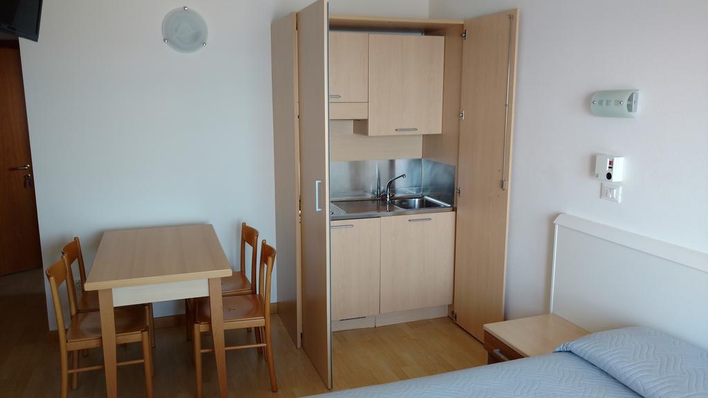 Hotel La Brezza Frontemare Jesolo Extérieur photo