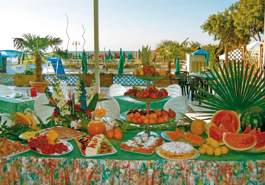 Hotel La Brezza Frontemare Jesolo Extérieur photo