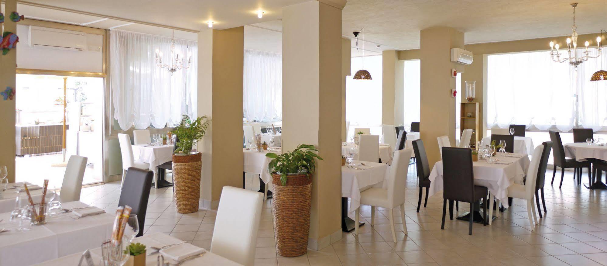 Hotel La Brezza Frontemare Jesolo Extérieur photo