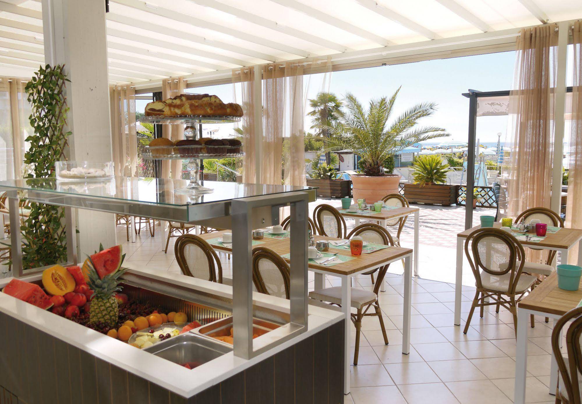 Hotel La Brezza Frontemare Jesolo Extérieur photo