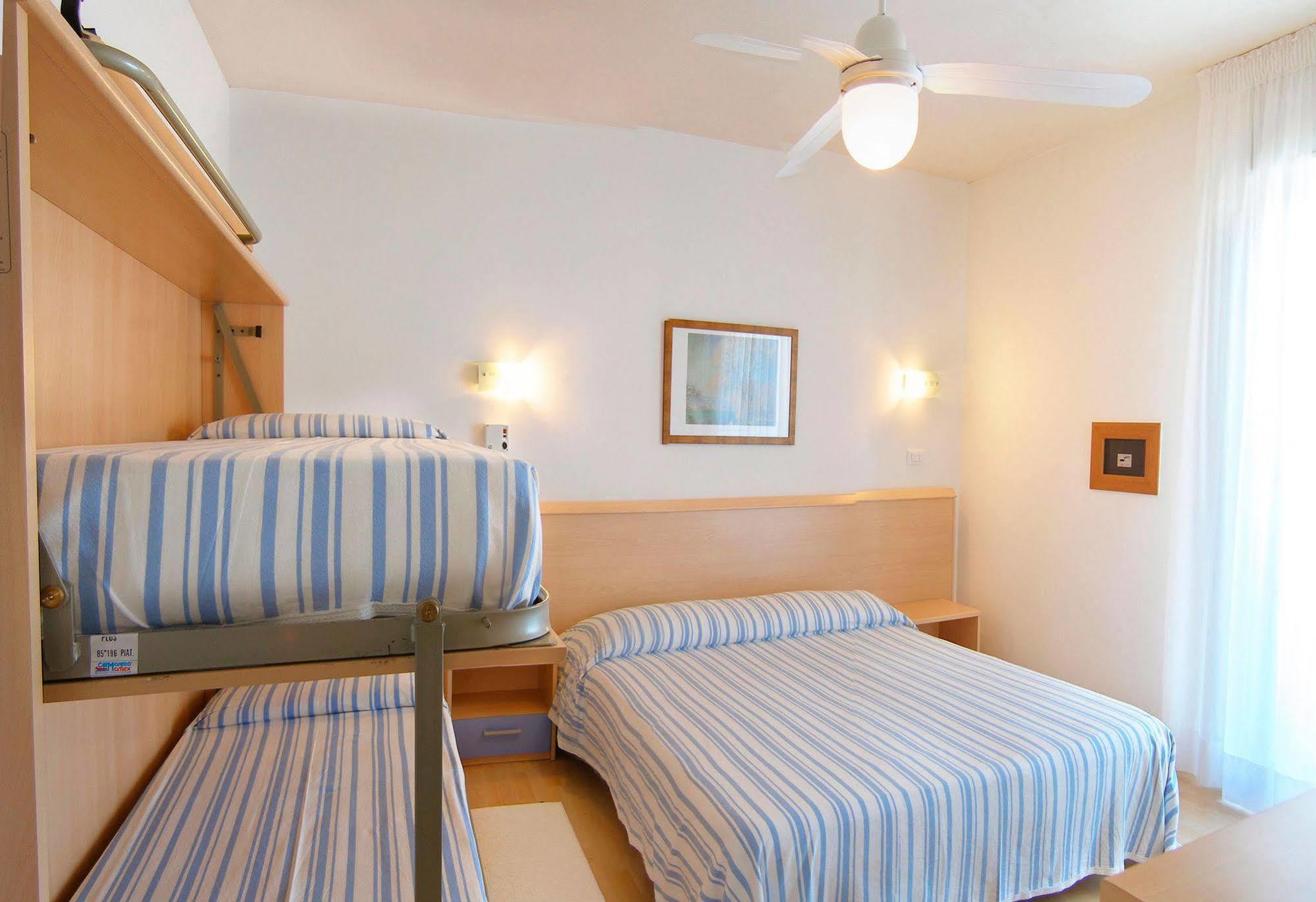 Hotel La Brezza Frontemare Jesolo Extérieur photo