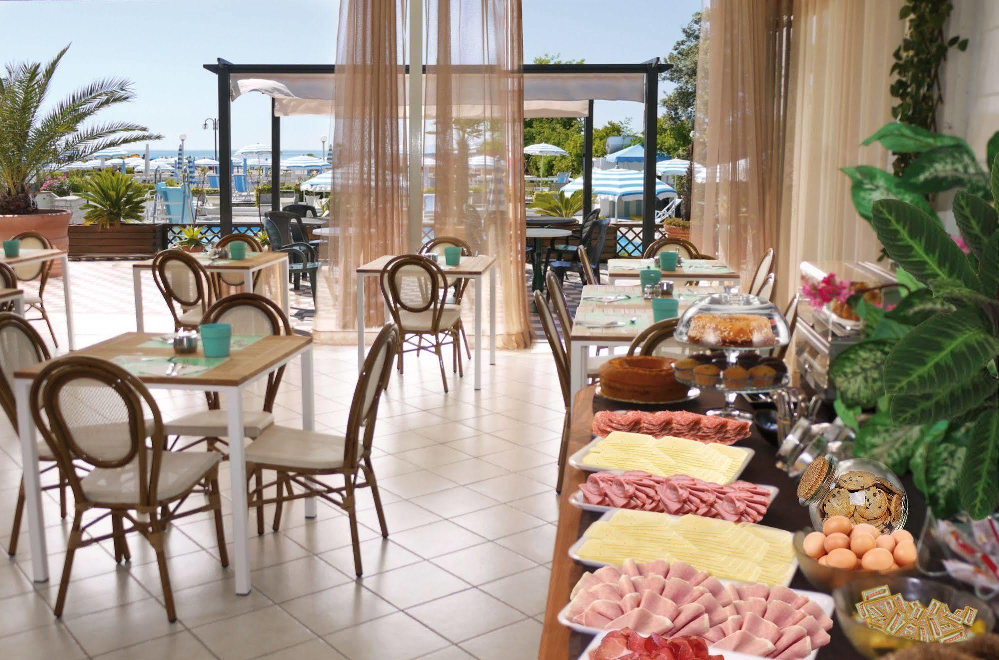 Hotel La Brezza Frontemare Jesolo Extérieur photo