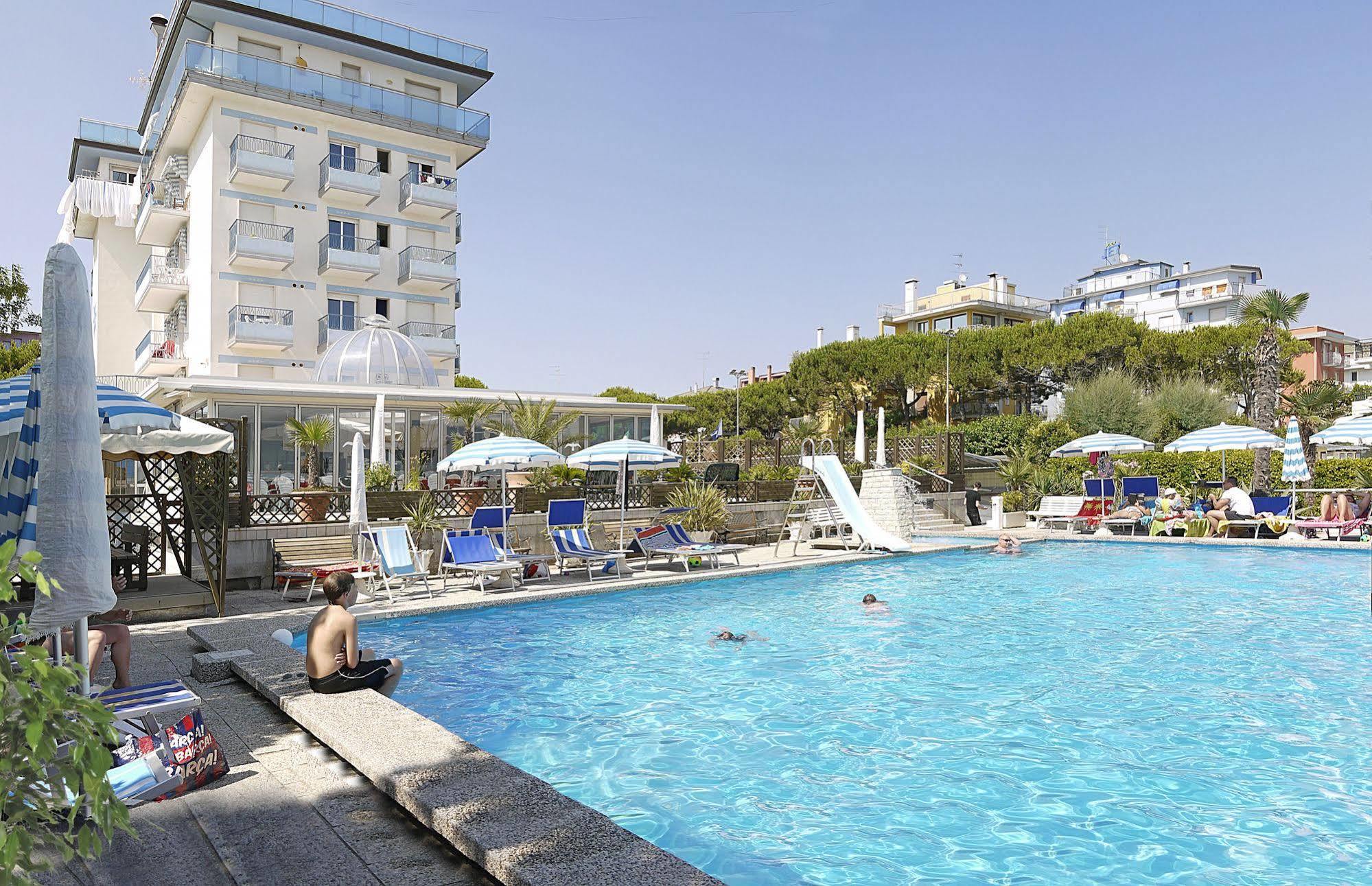 Hotel La Brezza Frontemare Jesolo Extérieur photo