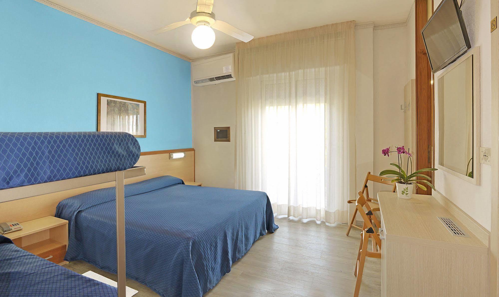 Hotel La Brezza Frontemare Jesolo Extérieur photo