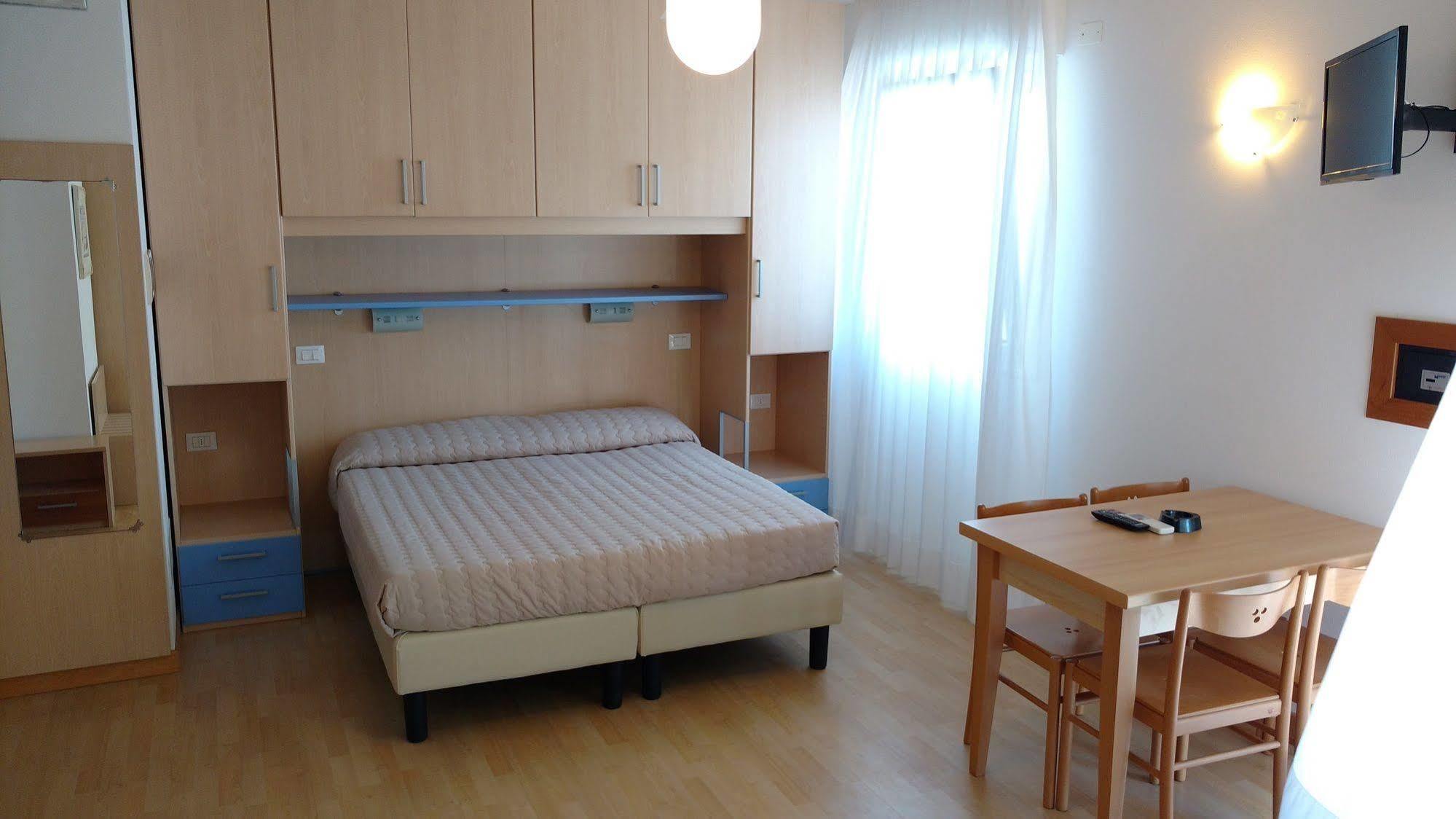 Hotel La Brezza Frontemare Jesolo Extérieur photo