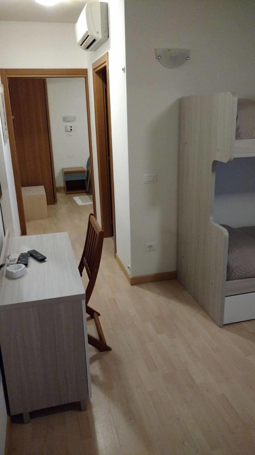 Hotel La Brezza Frontemare Jesolo Extérieur photo
