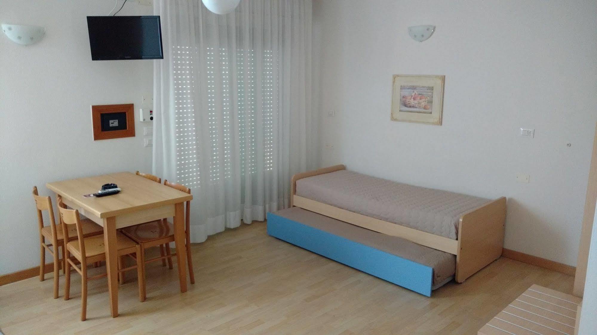 Hotel La Brezza Frontemare Jesolo Extérieur photo