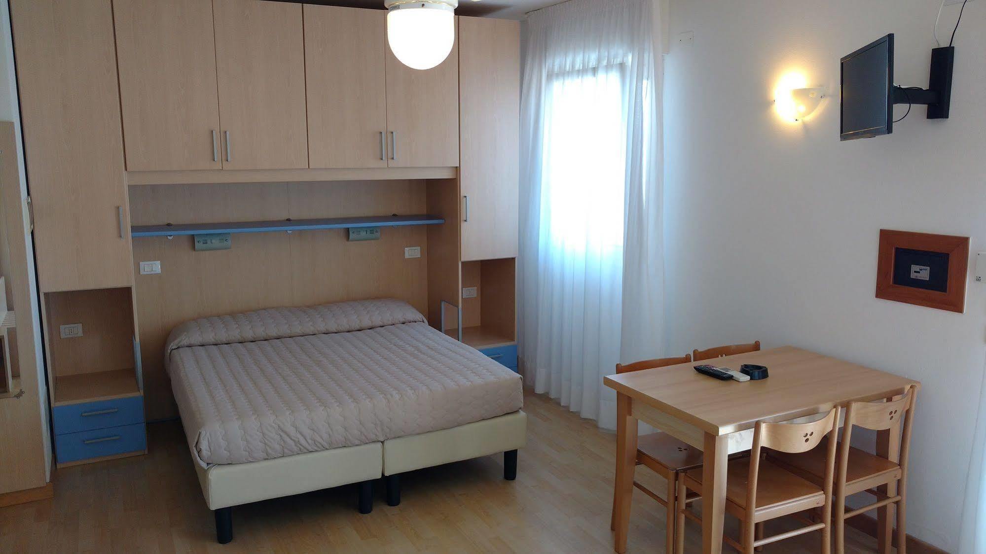 Hotel La Brezza Frontemare Jesolo Extérieur photo