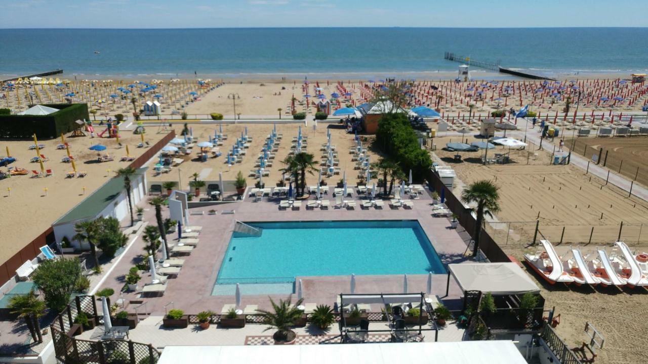 Hotel La Brezza Frontemare Jesolo Extérieur photo