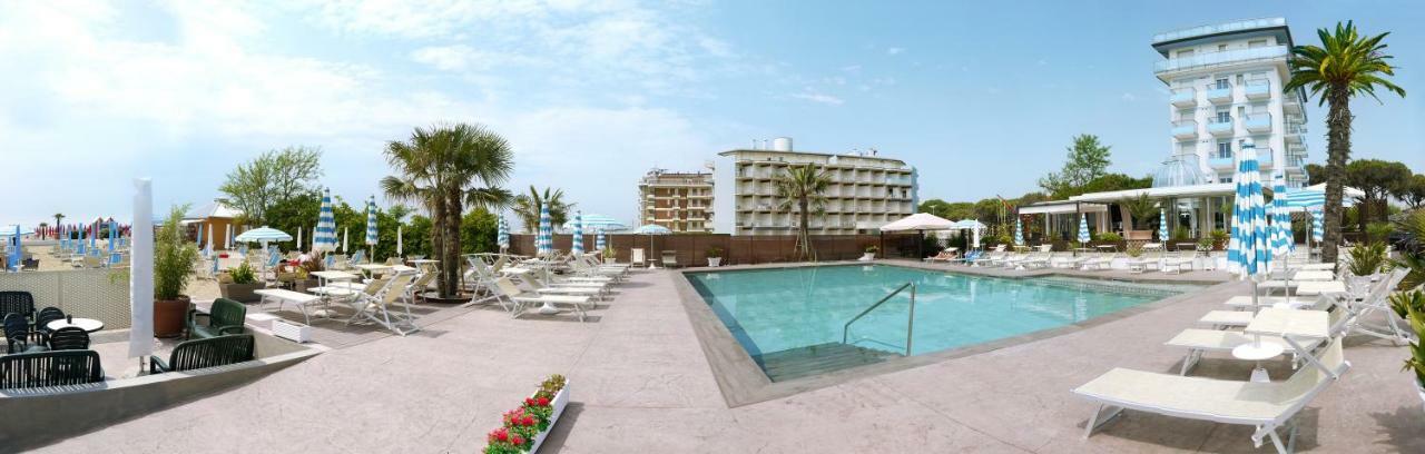 Hotel La Brezza Frontemare Jesolo Extérieur photo